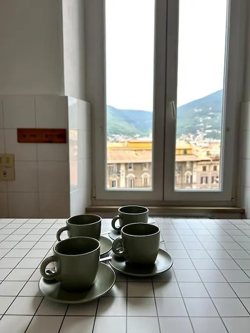 Fancy Apartment Bright With City And Mountain View On An Ancient Staircase 5 Mins To The Station With 2 Balcony With Amazing City View لا سبيتسْيا