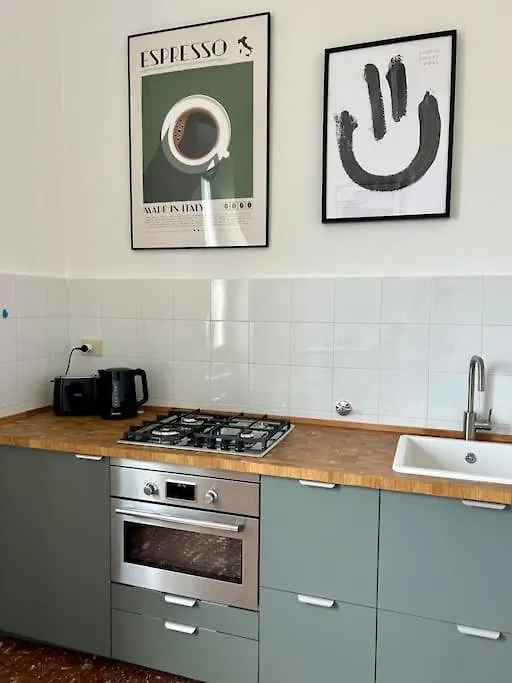 Fancy Apartment Bright With City And Mountain View On An Ancient Staircase 5 Mins To The Station With 2 Balcony With Amazing City View لا سبيتسْيا 0*,  إيطاليا