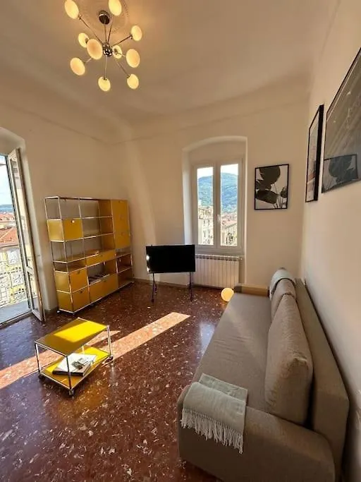 Fancy Apartment Bright With City And Mountain View On An Ancient Staircase 5 Mins To The Station With 2 Balcony With Amazing City View لا سبيتسْيا