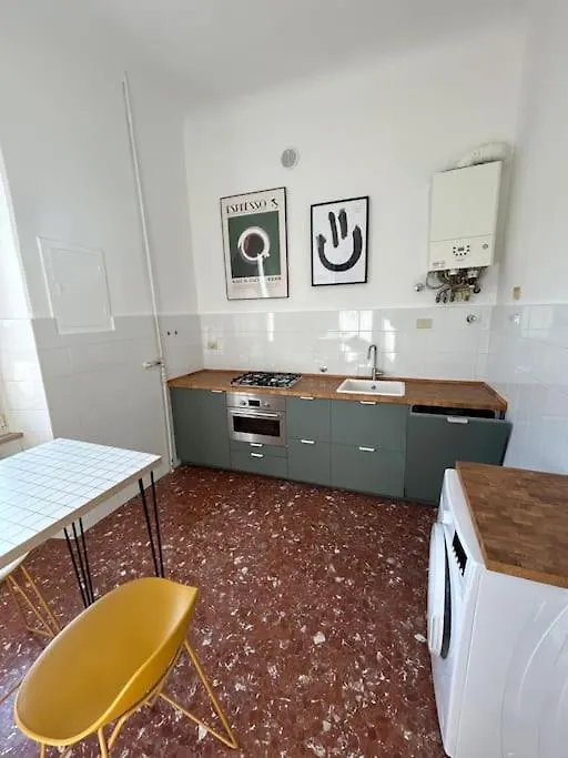 Fancy Apartment Bright With City And Mountain View On An Ancient Staircase 5 Mins To The Station With 2 Balcony With Amazing City View لا سبيتسْيا