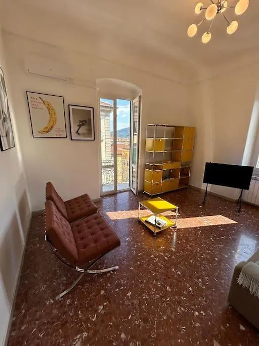 Fancy Apartment Bright With City And Mountain View On An Ancient Staircase 5 Mins To The Station With 2 Balcony With Amazing City View لا سبيتسْيا