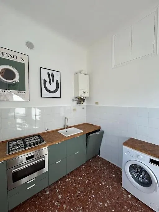 Fancy Apartment Bright With City And Mountain View On An Ancient Staircase 5 Mins To The Station With 2 Balcony With Amazing City View لا سبيتسْيا 0*,  إيطاليا